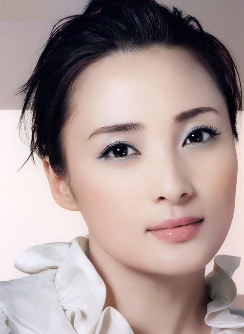 蒋勤勤个人资料及,影视界才女，美丽与才华并重的璀璨明星